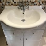 vanity unit including basin and basin tap